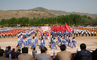 武山县滩歌初中举办庆“五四”田径运动会(图)